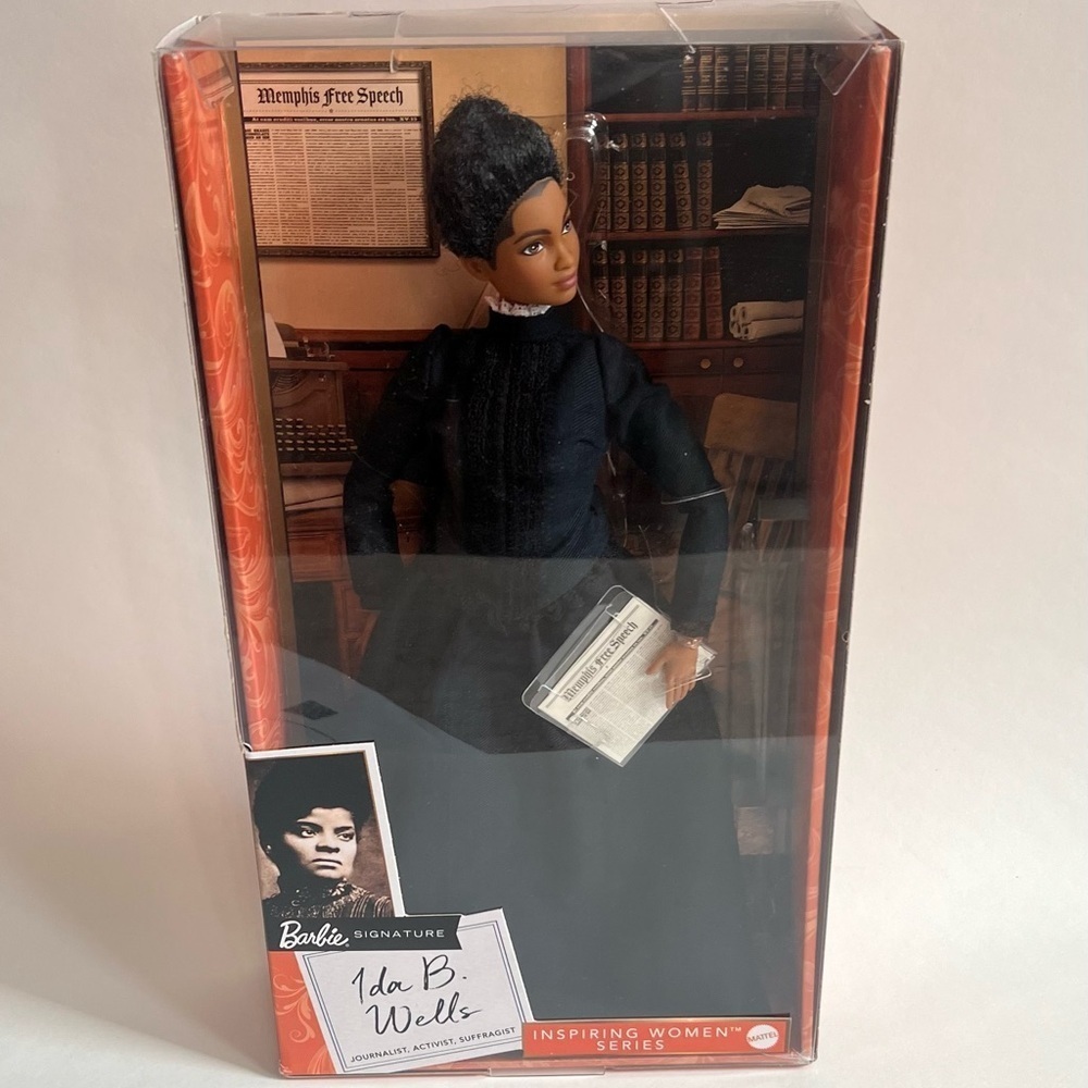 Barbie Signature Doll in Elegant Black Attire - Picture 3 of 5